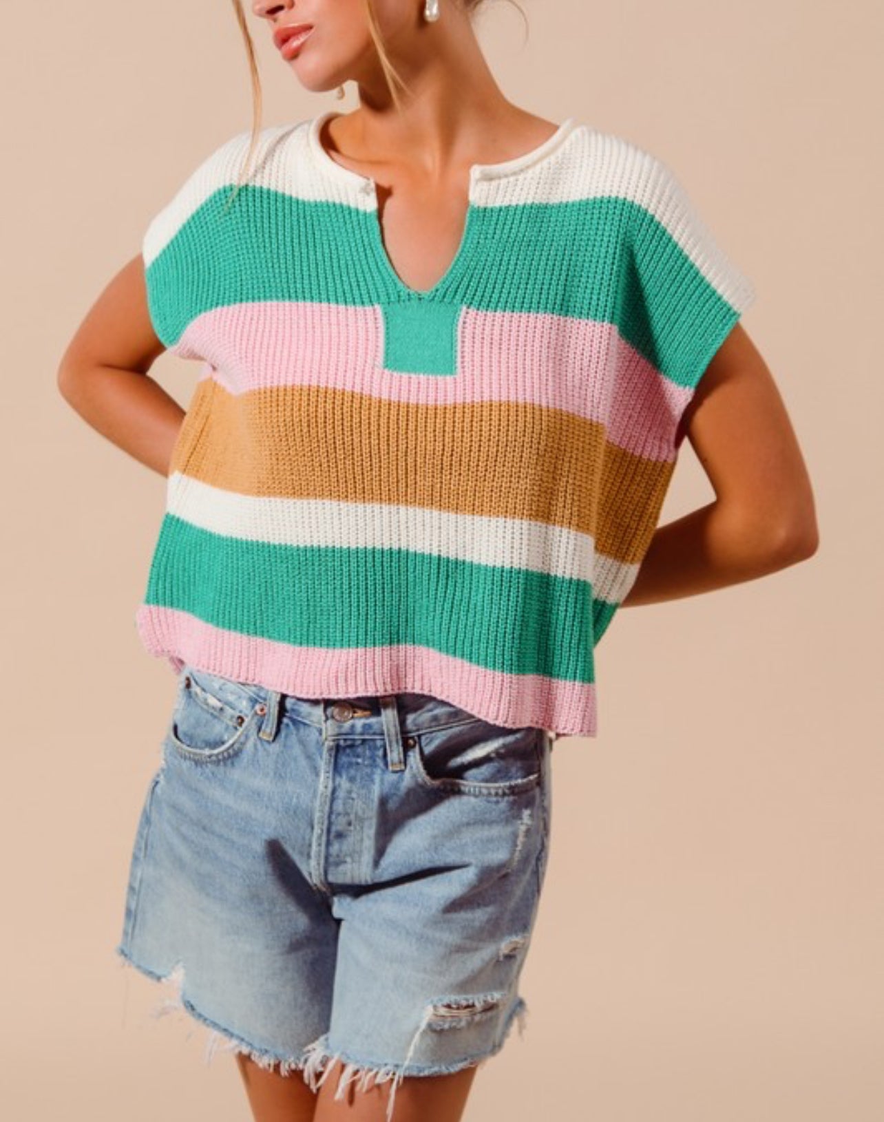 MULTICOLOR STRIPE LOOSE FIT SLEEVELESS SWEATER TOP by So Me