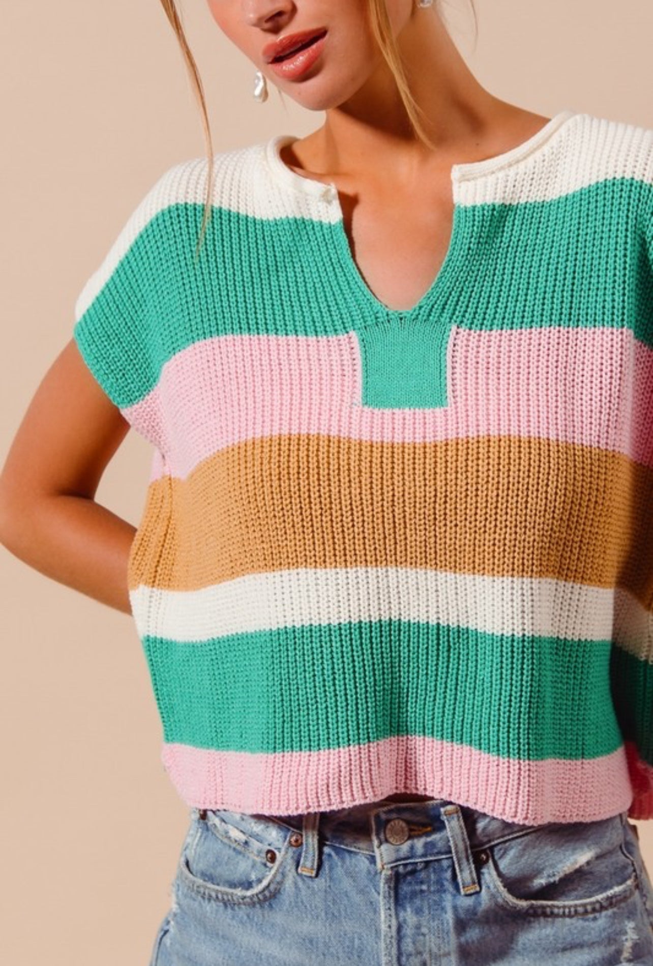 MULTICOLOR STRIPE LOOSE FIT SLEEVELESS SWEATER TOP by So Me