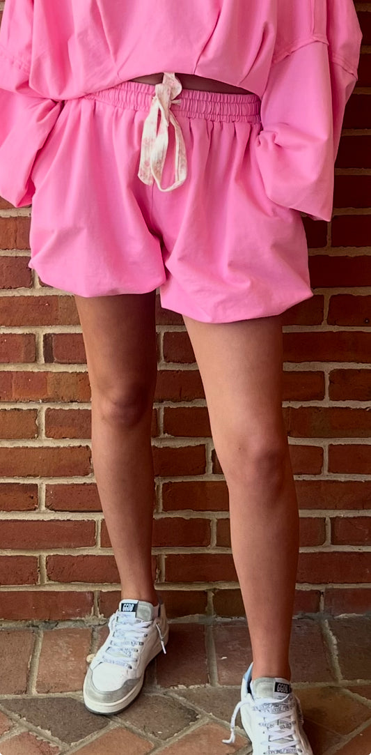 PINK CROPPED BUBBLE HEM SHORT WITH FLORAL TIE by Peach Love